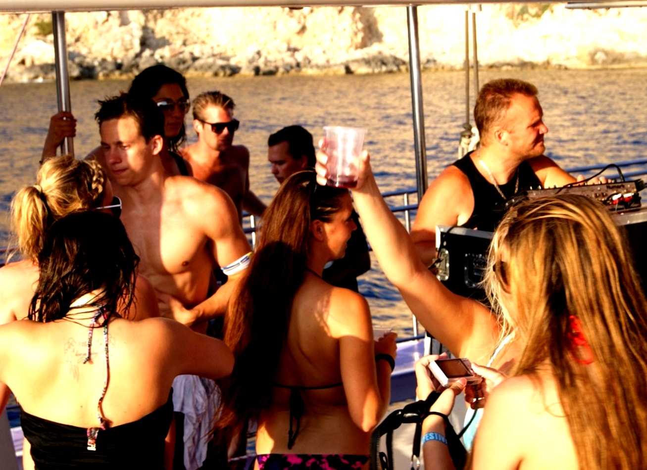 catamaran party boat open bar albufeira activites vimigo